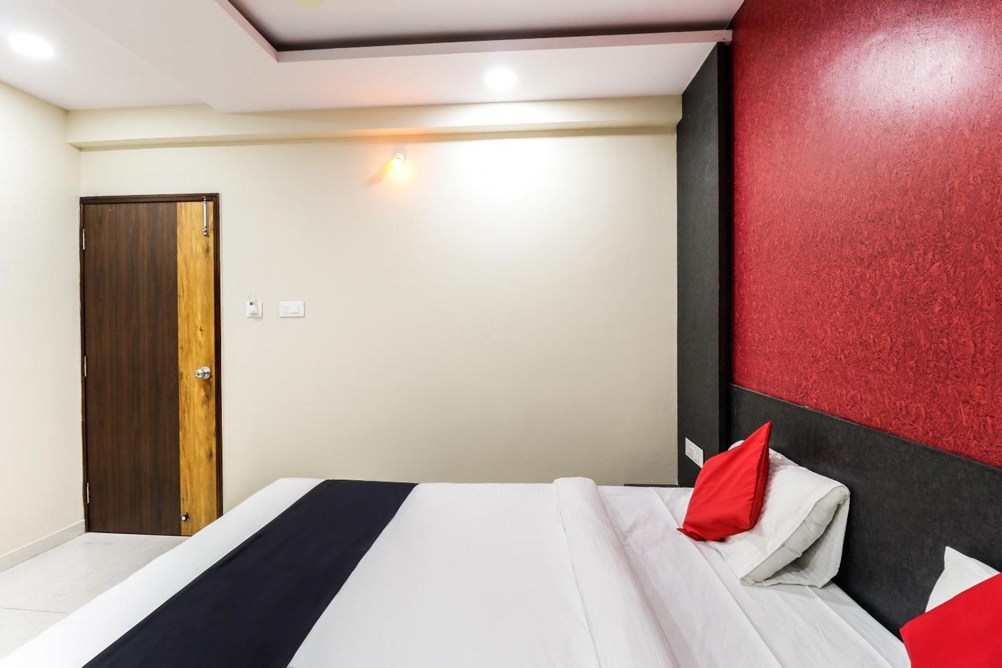 Capital O N R Residency Hotel Yelahanka Exterior photo